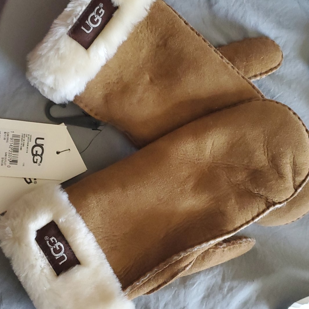 Sheepskin mitten